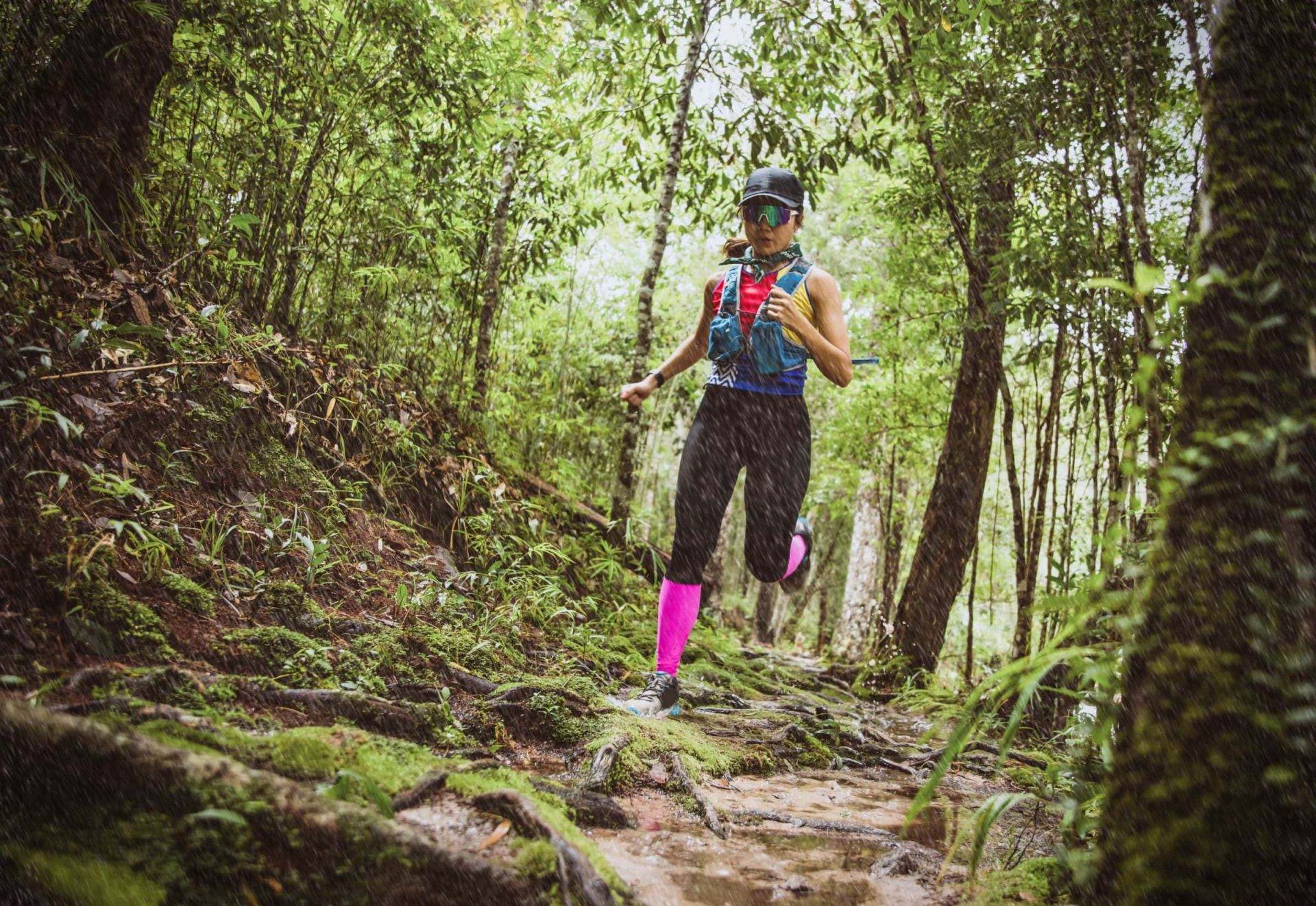 Mujer corriendo un ultra trail