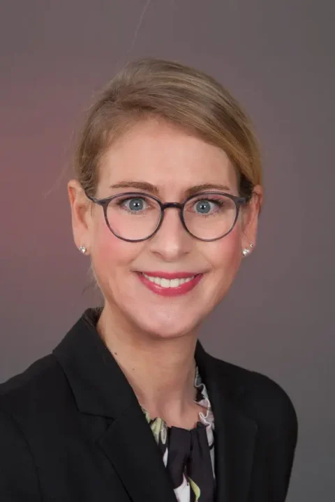 Headshot of Nina Giegel